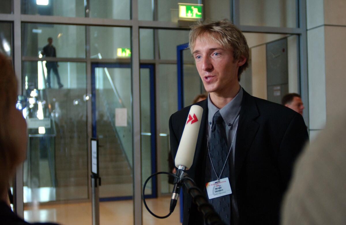 Uhrmann, Michael Skispringer Michael Uhrmann beim Interview. Am 23.5.2005 ist die Bundesversammlung zur Wahl des neuen Bundespräsidenten zusammengetreten.