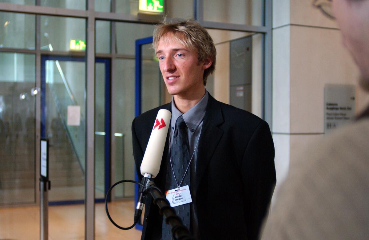 Uhrmann, Michael Skispringer Michael Uhrmann beim Interview. Am 23.5.2005 ist die Bundesversammlung zur Wahl des neuen Bundespräsidenten zusammengetreten.