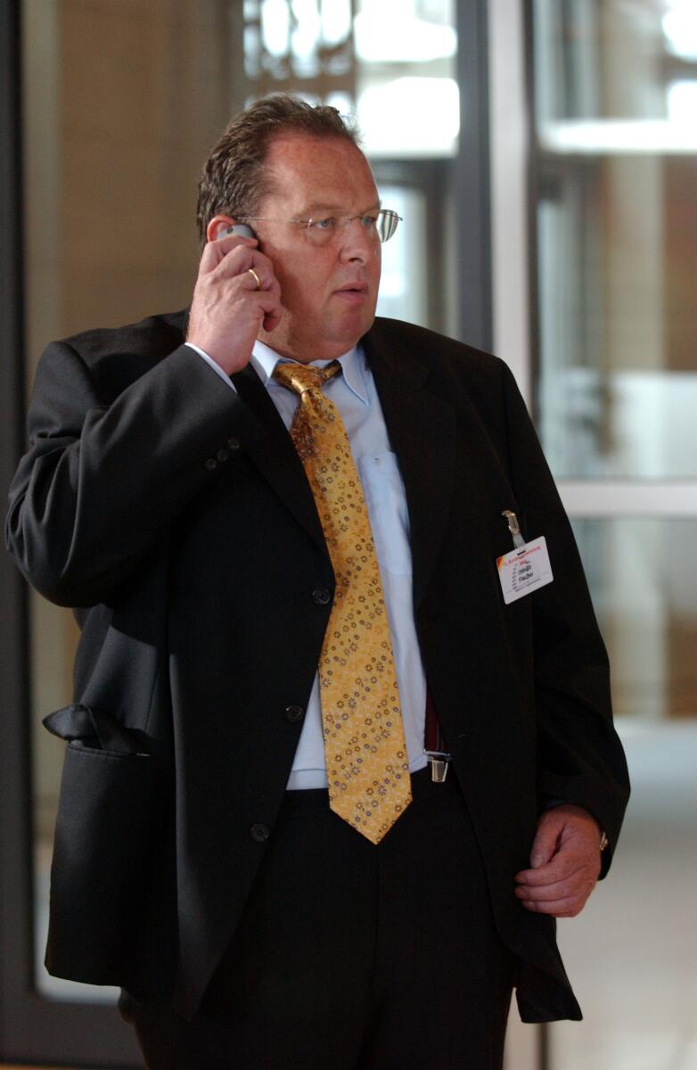 Fischer, Ottmar Schauspieler Ottmar Fischer telefoniert. Am 23.5.2005 ist die Bundesversammlung zur; Wahl des neuen Bundespräsidenten zusammengetreten.