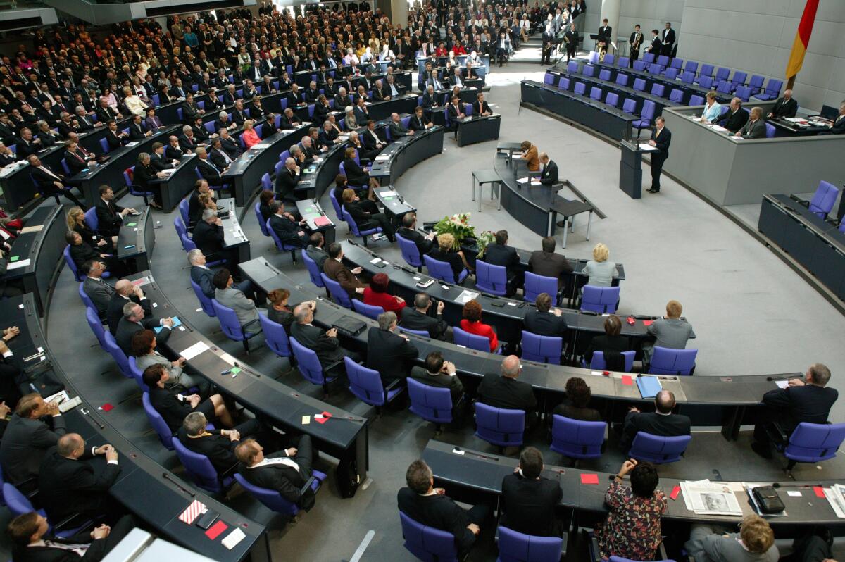 Blick in die Bundesversammlung am 23.5.2004.; Totale Blick in die Bundesversammlung am 23.5.2004.; Totale