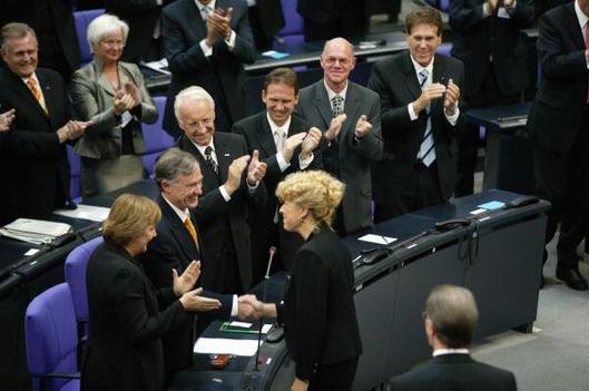 Merkel, Angela; Köhler, Horst; Stoiber, Edmund; Müller, Stefan; Lammert, Norbert; Glos, Michael; Hasselfeldt, Gerda; Teufel, Erwin; Schwan, Gesine Reichstagsgebäude, Plenarsaal