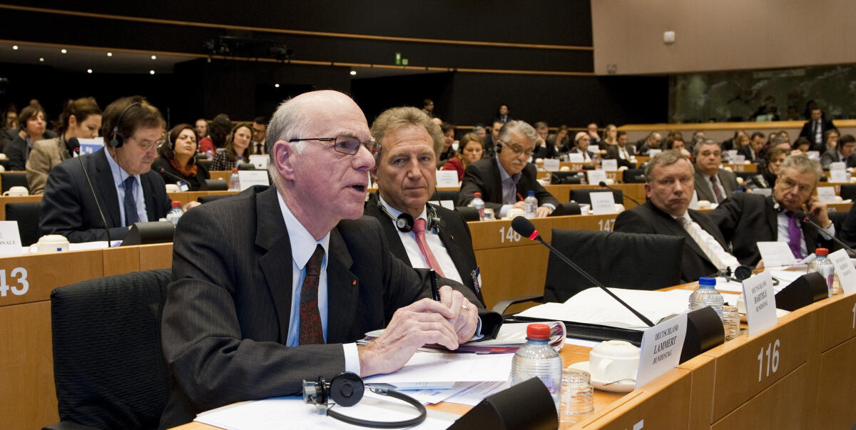 Lammert, Norbert Bundestagspräsident Prof. Dr. Norbert Lammert (li), CDU/CSU, nimmt im Rahmen einer Bundestagsdelegation teil an der Interparlamentarischen Konferenz zur wirtschaftlichen Steuerung der EU; hier: im kleinen Plenarsaal des Europäischen Parlaments mit Norbert Barthle, CDU/CSU (2.li) Leiter der Bundestagsdelegation, Norbert Brackmann, CDU/CSU (2.re), Joachim Poß, SPD (re); Brüssel - Belgien, 20. Januar 2014