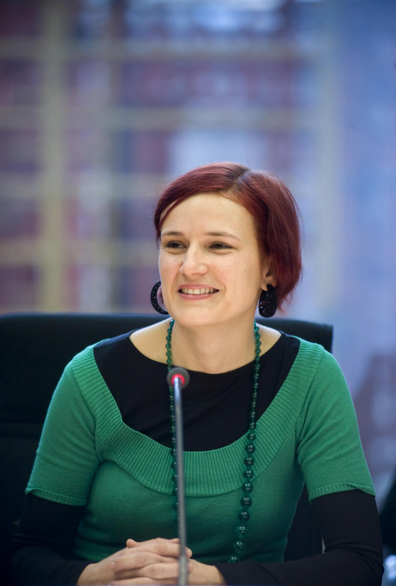Kipping, Katja Konstituierende Sitzung des Ausschusses für Arbeit und Soziales. Katja Kipping, DIE LINKE., Vorsitzende des Ausschusses für Arbeit und Soziales, MdB,  während der Sitzung.; Ausschussvorsitzende, Rede, Redner, Mikrofon