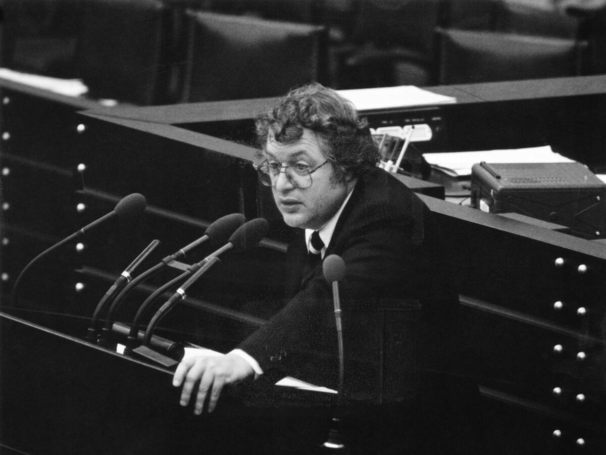 Wolfgramm, Torsten Torsten Wolfgramm, FDP, Rede im Deutschen Bundestag, Plenarsitzung Nr. 145, TOP 2, Themen: Unverjährbarkeit von Völkermord und Mord; Bundestagsabgeordneter, Abgeordneter, Rednerpult, Plenum, Verjährung, Verjährungsdebatte