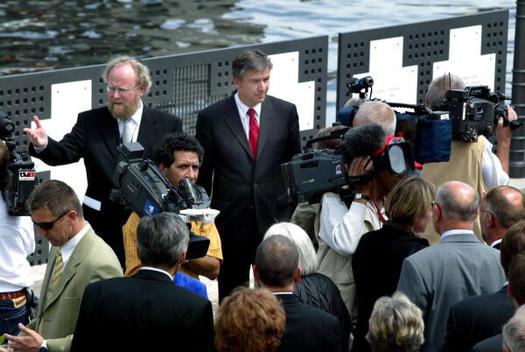 Thierse, Wolfgang; Wowereit, Klaus Reichstagsgebäude, Außenansicht