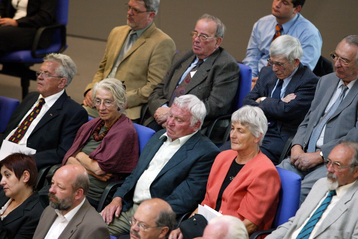 Blick in die Gedenkstunde zum 50. Jahrestag des Aufstandes in der; DDR im Plenum. Blick in die Gedenkstunde zum 50. Jahrestag des Aufstandes in der; DDR im Plenum.