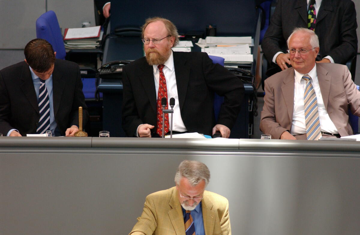 Thierse, Wolfgang Bundestagspräsident Wolfgang Thierse, SPD, MdB, Mitte,  leitet die Sitzung.