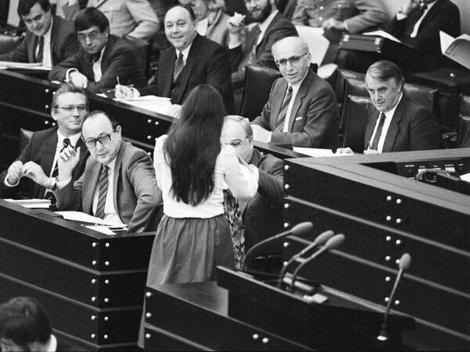 Nickels, Christa; Kohl, Helmut; Genscher, Hans-Dietrich Liegenschaften in Bonn, Plenargebäude