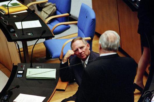 Kohl, Helmut; Schäuble, Wolfgang Liegenschaften in Bonn, Plenargebäude