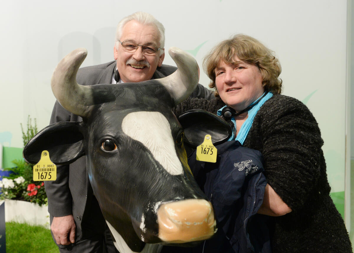 Die Mitglieder des Ausschusses des Deutschen Bundestages für Ernährung und Landwirtschaft machen unter der Leitung des Vorsitzenden Alois Gerig, CDU/CSU, einen Messe-Rundgang auf der Grünen Woche in Berlin. Hier Dr. Kirsten Tackmann, DIE LINKE, und Dr. Wilhelm Priesmeier, SPD. Tackmann, Kirsten; Priesmeier, Wilhelm Die Mitglieder des Ausschusses des Deutschen Bundestages für Ernährung und Landwirtschaft machen unter der Leitung des Vorsitzenden Alois Gerig, CDU/CSU, einen Messe-Rundgang auf der Grünen Woche in Berlin. Hier Dr. Kirsten Tackmann, DIE LINKE, und Dr. Wilhelm Priesmeier, SPD.