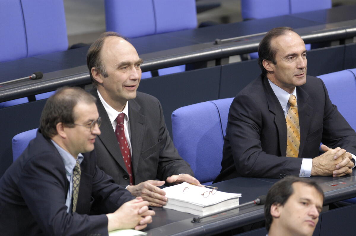 Gienger, Eberhard; Bergner, Christoph Mitte. Christoph Bergner, CDU/CSU, MdB, und rechts Eberhard Gienger, CDU/CSU, MdB, während der Plenarsitzung.; Abgeordnete, MdB, CDU/CSU-Fraktion