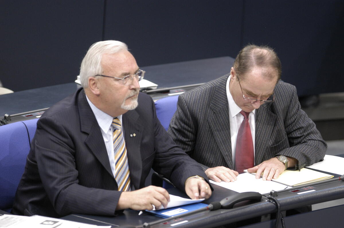 Zöller, Wolfgang Links Wolfgang Zöller, CDU/CSU, MdB, im Plenum.