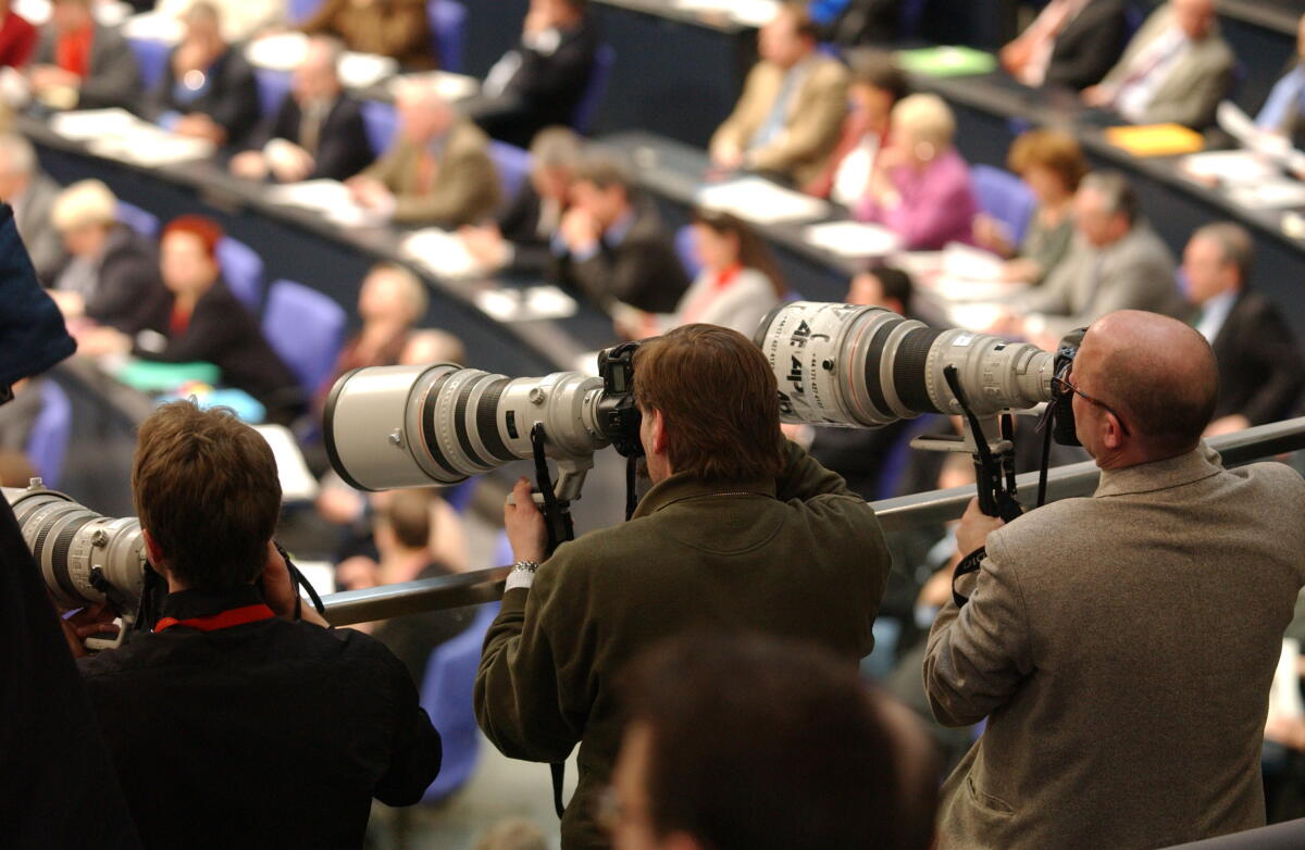 Pfeil, Roberto Blick auf die Fotografen auf der Presse-Tribüne. Ganz rechts ist AP-Fotograf Roberto Pfeil.; Pressefotografen