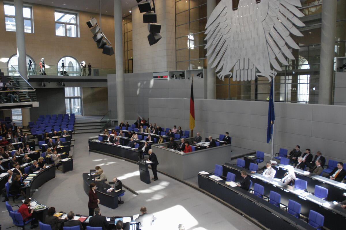 Blick in den Plenarsaal. Blick in den Plenarsaal.