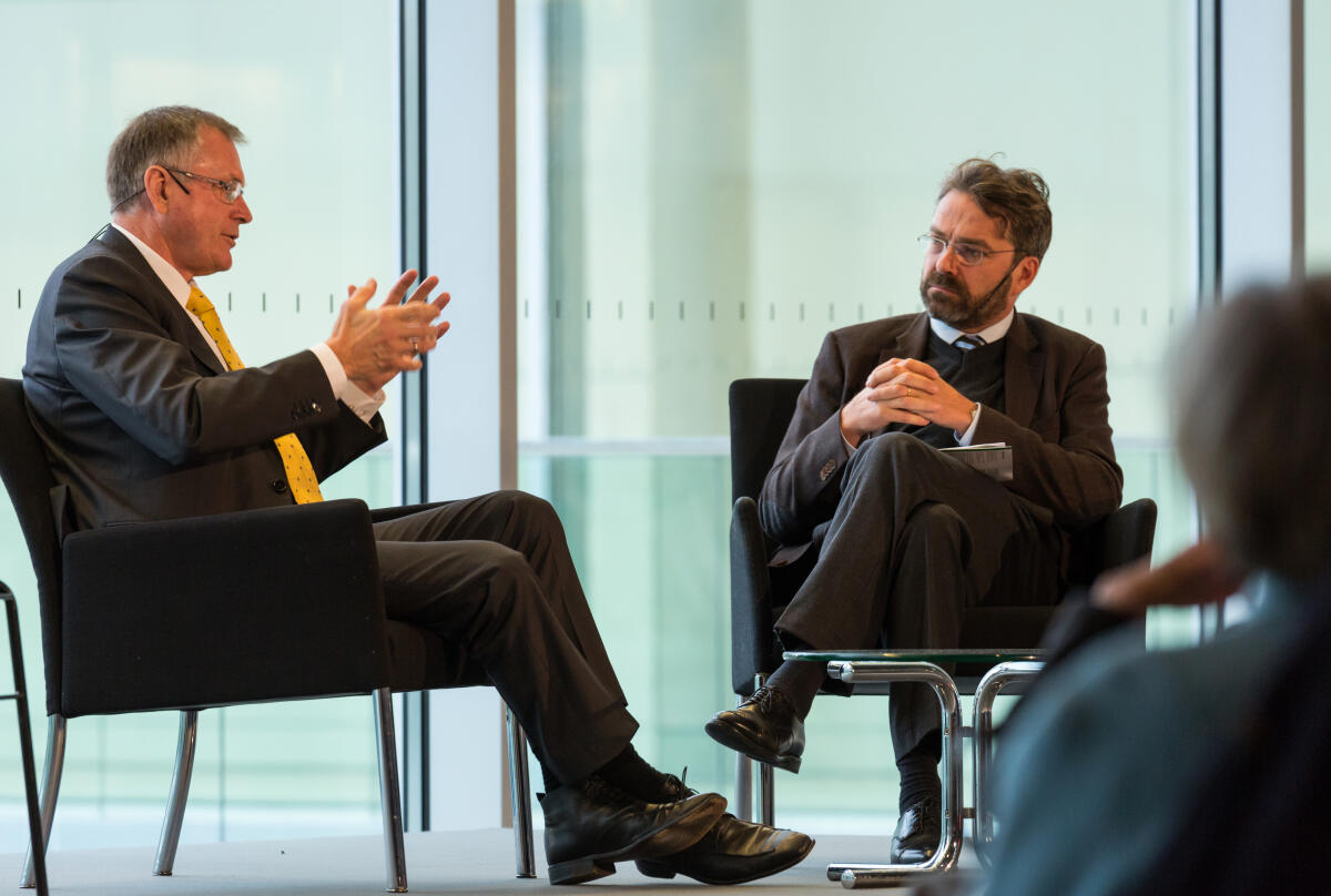 Singhammer, Johannes; Detjen, Stephan Gesprächskonzert "Klassik & Politik" auf der Fraktionsebene im Reichstagsgebäude. Stephan Detjen, Chefkorrespondent Deutschlandradio, (rechts), im Gespräch mit Vizepräsidenten des Deutschen Bundestages Johannes Singhammer, CDU/CSU, MdB, (links).; Musik, Konzert, Kultur, Vizepräsident, Deutscher Bundestag, Moderator