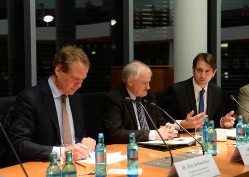 Jung, Andreas; Tschimpke, Olaf; Schweitzer, Eric Paul-Löbe-Haus, Sitzungssaal