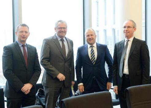Gerig, Alois; Petersen, Michael Carl; Harris, Rodney; Stier, Dieter Paul-Löbe-Haus, Sitzungssaal