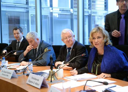 Wöhrl, Dagmar G.; Seiters, Rudolf; Broemme, Albrecht; Silberhorn, Thomas Paul-Löbe-Haus, Sitzungssaal