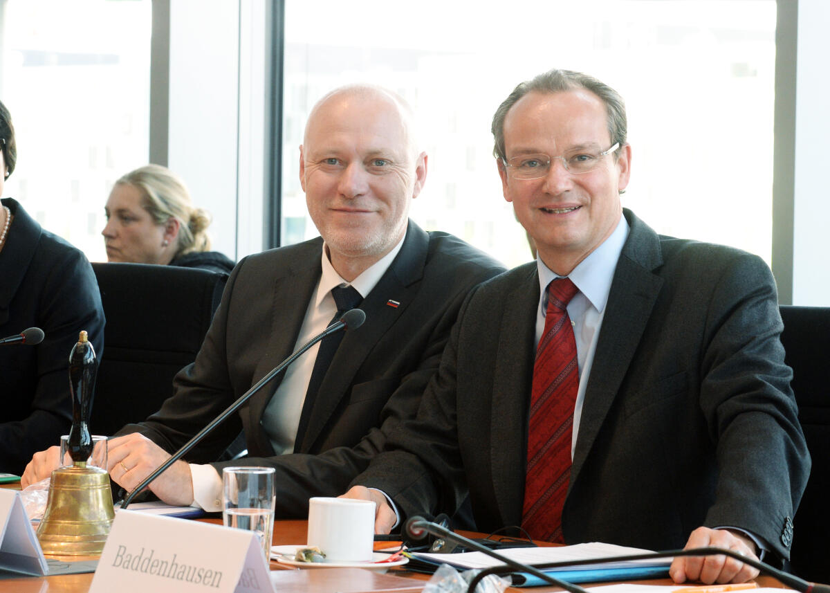 Krichbaum, Gunther; Brglez, Milan Der Präsident der Staatsversammlung der Republik Slowenien, Milan Brglez, (li), ist zu Gast beim Ausschuss des Deutschen Bundestages für die Angelegenheiten der Europäischen Union. Gunther Krichbaum, (re), CDU/CSU, Vorsitzender des Ausschusses, leitet die Sitzung.; Parlamentspräsident.