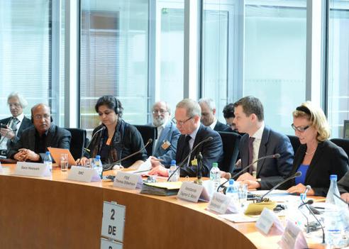 Wöhrl, Dagmar G.; Silberhorn, Thomas; Hossain, Sara; Kumar, Raba Naba Paul-Löbe-Haus, Sitzungssaal