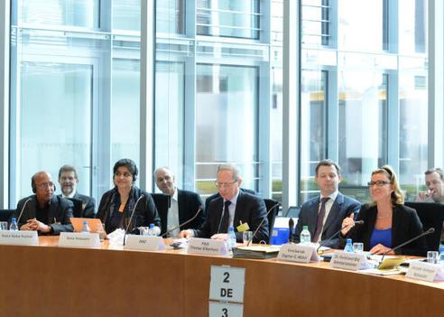 Wöhrl, Dagmar G.; Silberhorn, Thomas; Hossain, Sara; Kumar, Raba Naba Paul-Löbe-Haus, Sitzungssaal