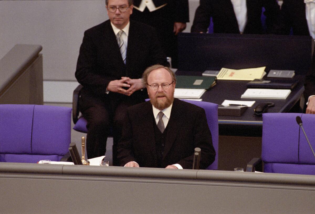 Bundesversammlung am 23. Mai 1999 im Plenarsaal in Berlin unter Vorsitz des Bundestagspräsidenten Wolfgang Thierse (SPD).; Bundesversammlung, Plenarsaal, Bundestagspräsident, Vorsitz Thierse, Wolfgang Bundesversammlung am 23. Mai 1999 im Plenarsaal in Berlin unter Vorsitz des Bundestagspräsidenten Wolfgang Thierse (SPD).; Bundesversammlung, Plenarsaal, Bundestagspräsident, Vorsitz