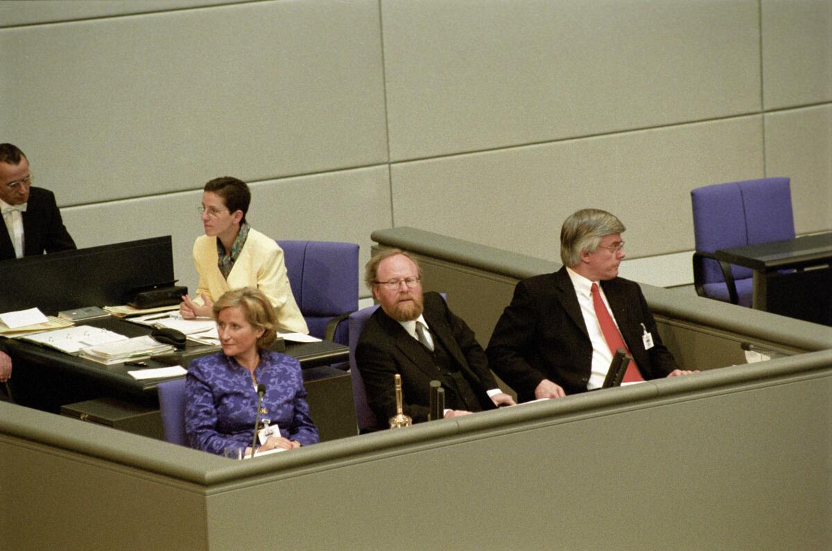 Bundesversammlung am 23. Mai 1999 im Plenarsaal in Berlin unter Vorsitz des Bundestagspräsidenten Wolfgang Thierse (SPD).; Bundesversammlung, Plenarsaal, Bundestagspräsident, Vorsitz Thierse, Wolfgang Bundesversammlung am 23. Mai 1999 im Plenarsaal in Berlin unter Vorsitz des Bundestagspräsidenten Wolfgang Thierse (SPD).; Bundesversammlung, Plenarsaal, Bundestagspräsident, Vorsitz