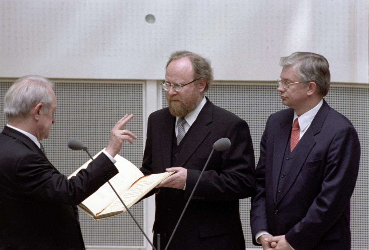 Rau, Johannes; Thierse, Wolfgang; Koch, Roland Eidesleistung und Vereidigung des Bundespräsidenten Johannes Rau.; Vereidigung, Eidesleistung, Bundespräsident, Plenarsaal