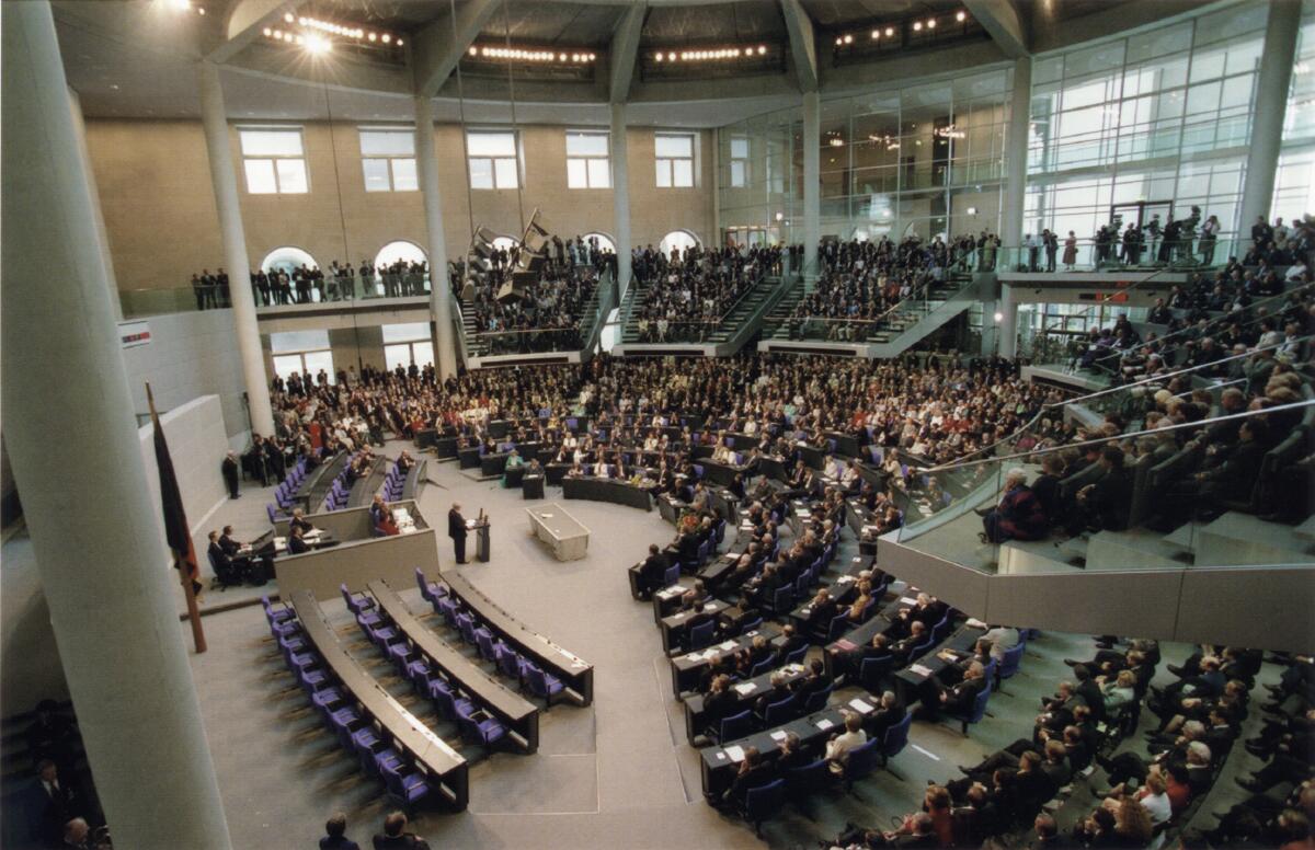 Rau, Johannes Johannes Rau hält eine Rede nach seiner Wahl zum Bundespräsidenten bei der Bundesversammlung am 23.05.1999.; Bundesversammlung, Plenarsaal, Wahl, Bundespräsident, Rede