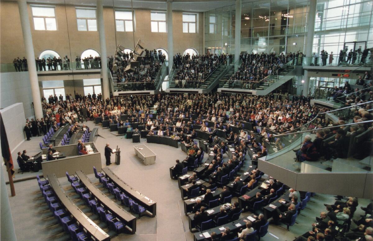 Rau, Johannes Johannes Rau hält eine Rede nach seiner Wahl zum Bundespräsidenten bei der Bundesversammlung am 23.05.1999.; Bundesversammlung, Plenarsaal, Wahl, Bundespräsident, Rede