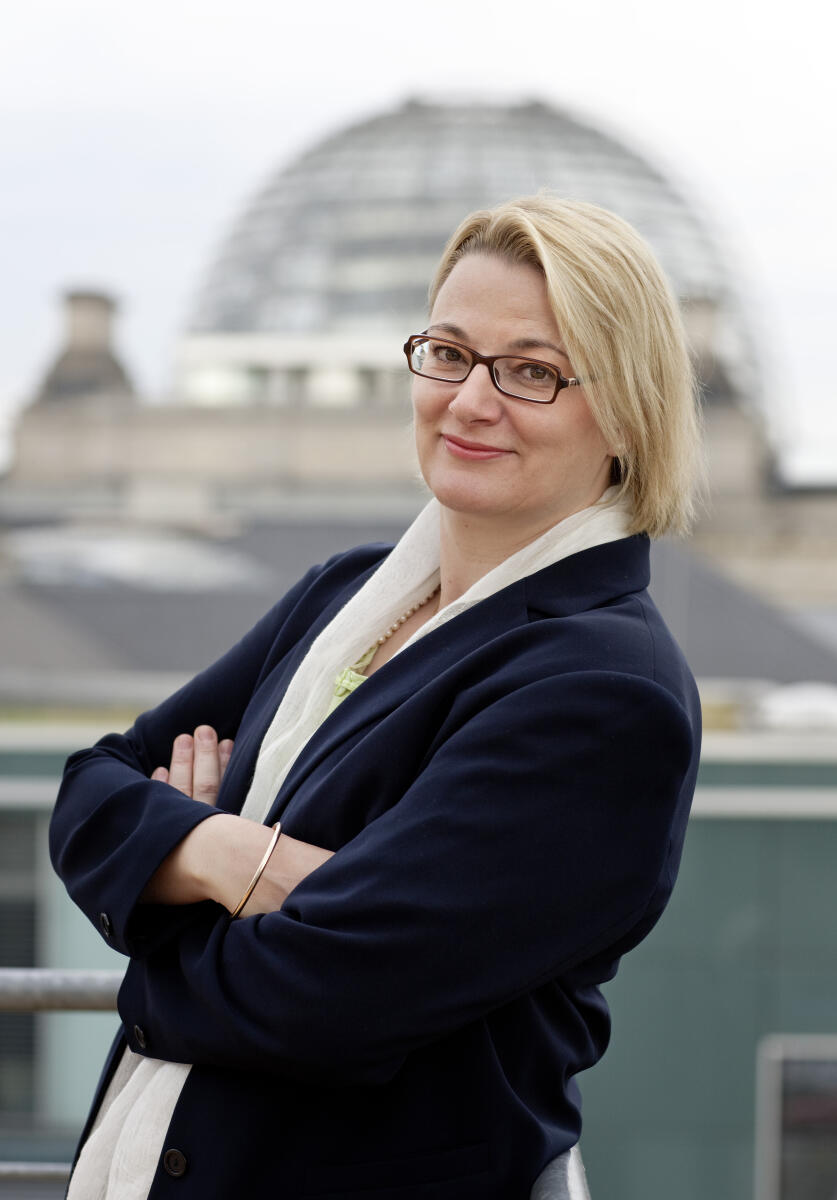 Ein Blick hinter die Kulissen, in den Arbeitsalltag der Referenten.; Frau Stüben , Referentin der FDP-Fraktion. Stüben, Christine Ein Blick hinter die Kulissen, in den Arbeitsalltag der Referenten.; Frau Stüben , Referentin der FDP-Fraktion.