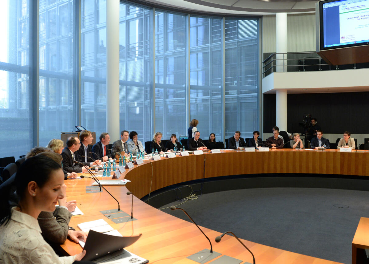  Der Beirat für nachhaltige Entwicklung hat unter der Leitung von Dr. Andreas Lenz, CDU/CSU, eine Sitzung, an der der Vorstandsvorsitzende des Forums Nachhaltiger Kakao e. V., Wolf Kropp-Büttner, teilnimmt.; Übersicht.