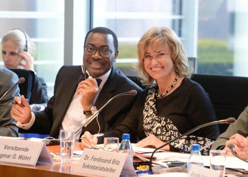 Wöhrl, Dagmar G.; Adesina, Akinwumi A. Paul-Löbe-Haus, Sitzungssaal