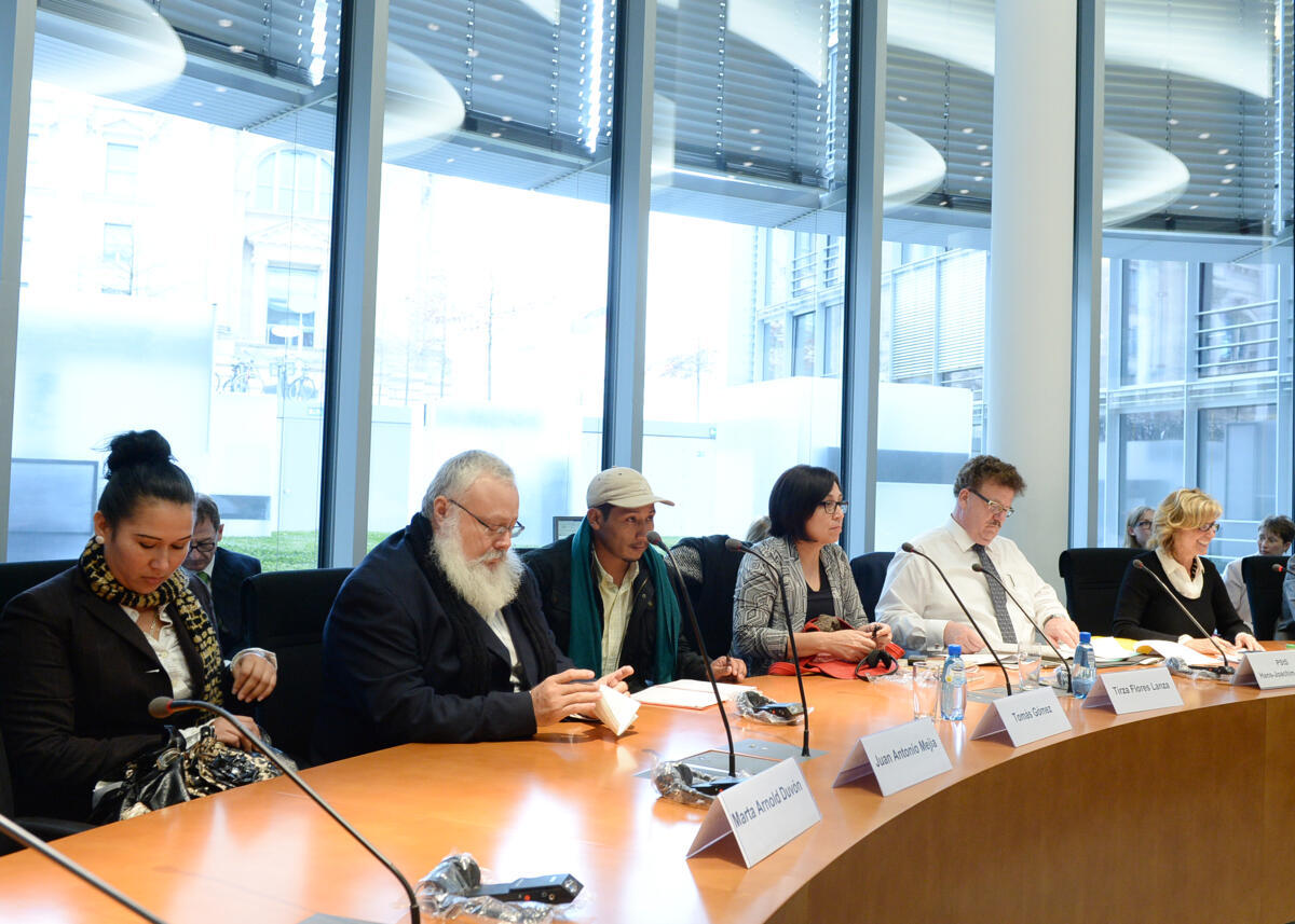 Wöhrl, Dagmar G. Dagmar G. Wöhrl, (re), CDU/CSU, Vorsitzende des Ausschusses des Deutschen Bundestages für wirtschaftliche Zusammenrarbeit und Entwicklung, empfängt eine Delegation aus Honduras im Ausschuss.