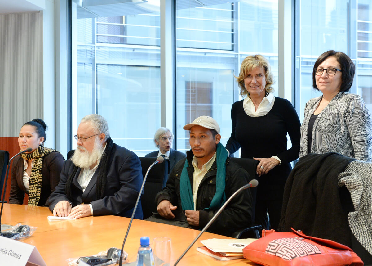 Wöhrl, Dagmar G. Dagmar G. Wöhrl, (2.v.re), CDU/CSU, Vorsitzende des Ausschusses des Deutschen Bundestages für wirtschaftliche Zusammenrarbeit und Entwicklung, empfängt eine Delegation aus Honduras im Ausschuss.