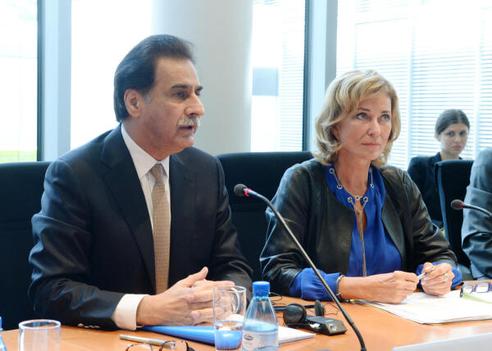 Wöhrl, Dagmar G.; Ayaz Sadiq, Sardar Paul-Löbe-Haus, Sitzungssaal