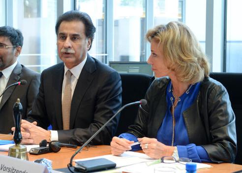 Wöhrl, Dagmar G.; Ayaz Sadiq, Sardar Paul-Löbe-Haus, Sitzungssaal