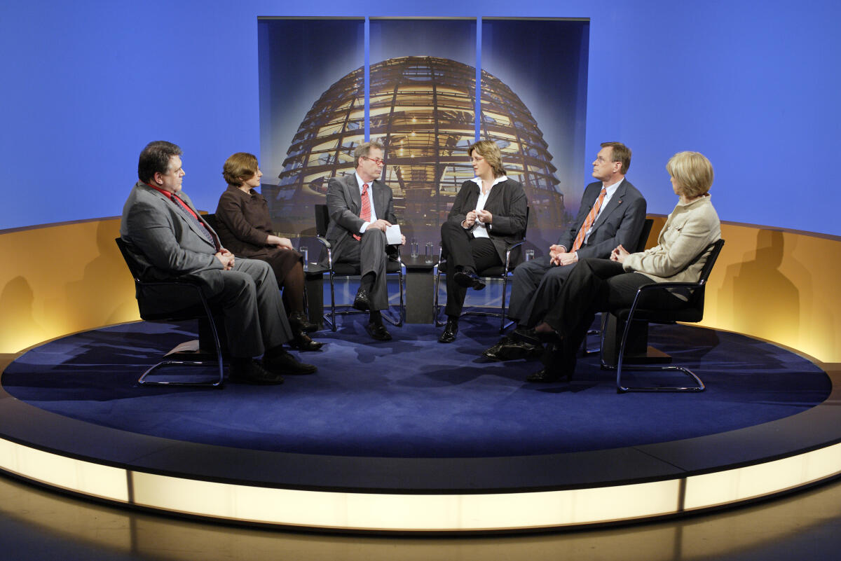 Griese, Kerstin; Wunderlich, Jörn; Haßelmann, Britta; Singhammer, Johannes; Lenke, Ina Parlamentsfernsehen. : Was macht eigentlich ... der Ausschuss für Familie, Senioren und Jugend?; Mit Jörn Wunderlich (DIE LINKE.), Britta Haßelmann (Bündnis 90/Die Grünen9, Moderator Dr. Sönke Petersen, Kerstin Griese (SPD), Johannes Singhammer (CDU/CSU) und Ina Lenke (FDP). v.l. Berlin , den 09.04.2008