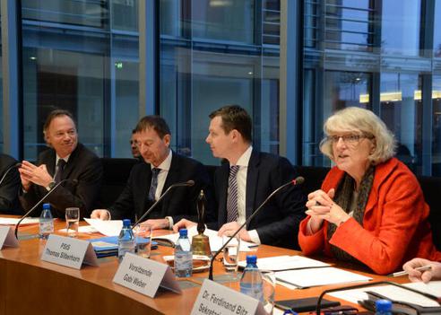 Weber, Gabi; Lale-Demoz, Aldo; Silberhorn, Thomas; Helfen, Thomas Paul-Löbe-Haus, Sitzungssaal