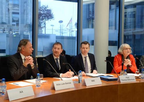 Weber, Gabi; Lale-Demoz, Aldo; Silberhorn, Thomas; Helfen, Thomas Paul-Löbe-Haus, Sitzungssaal