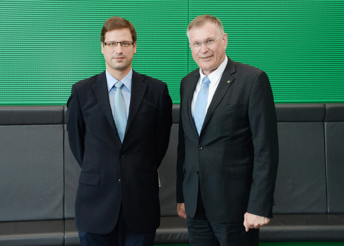 Singhammer, Johannes; Gulyas, Gergely Bundestagsvizepräsident Johannes Singhammer, (re), CDU/CSU, empfängt den Vizepräsidenten der ungarischen Nationalversammlung, Dr, Gergely Gulyas, (li), und Delegation ungarischer Parlamentarier, zu einem Gespräch.