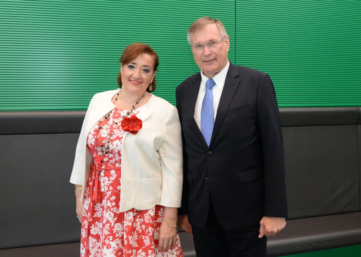 Singhammer, Johannes; Kapetanovic, Nermina Bundestagsvizepräsident Johannes Singhammer, CDU/CSU, empfängt die Vorsitzende der Freundschaftsgruppe Westeuropa der Parlamentarischen Versammlung von Bosnien und Herzegowina, Nermina Kapetanovic, und Delegation, zu einem Gespräch.