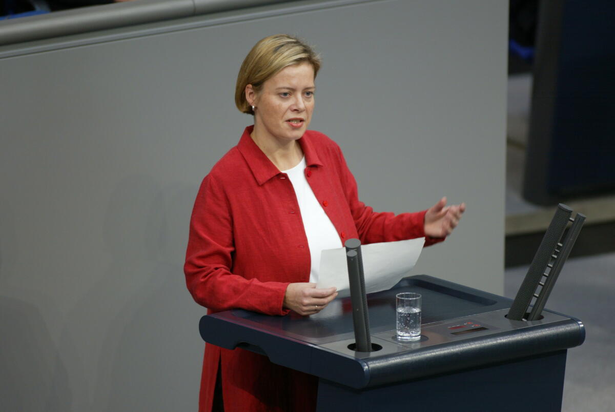 Lötzsch, Gesine Gesine Lötzsch, PDS, MdB, bei ihrer Rede im Plenum.