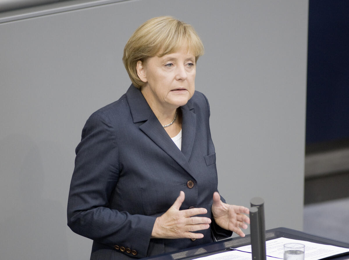 Dr. Angela Merkel , CDU/CSU , Bundeskanzlerin und CDU Vorsitzende während der Abgabe einer Regierungserklärung zu den aktuellen Ereignissen in Afghanistan Merkel, Angela Dr. Angela Merkel , CDU/CSU , Bundeskanzlerin und CDU Vorsitzende während der Abgabe einer Regierungserklärung zu den aktuellen Ereignissen in Afghanistan