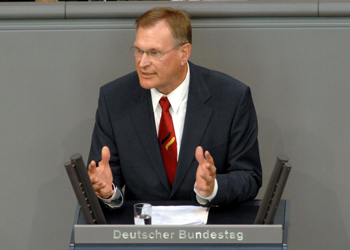 Singhammer, Johannes Johannes Singhammer, CDU/CSU, Bundestagsabgeordneter, Abgeordneter, Mitglied des Deutschen Bundestages, MdB, Rede, Deutscher Bundestag, 221. Sitzung, TOP 3, Thema: Schwangerschaftskonfliktgesetz.; Rednerpult.