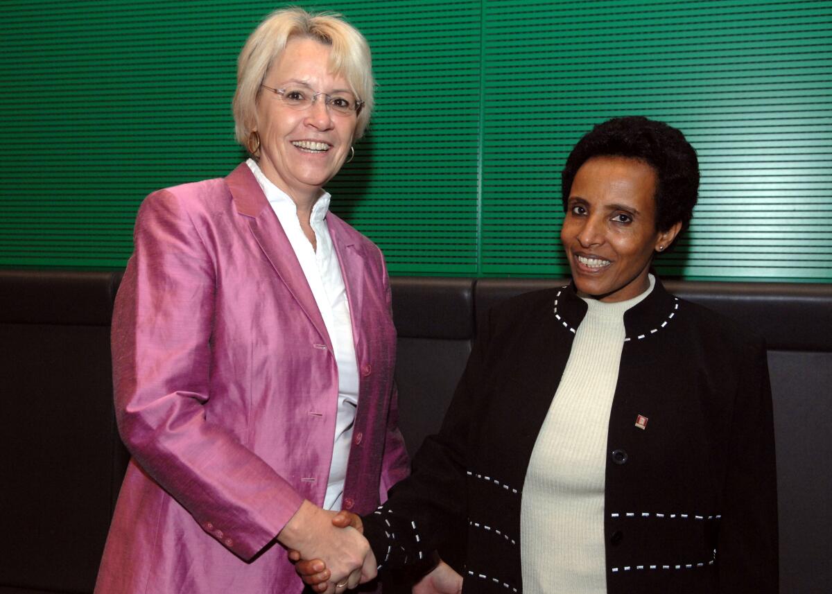 Bundestagsvizepräsidentin Dr. Susanne Kastner, SPD, (li.), empfängt die stellvertretende Präsidentin des Unterhauses, Minale Shetaye, (re.), und eine Delegation des Parlaments der Demokratischen Republik Äthiopien. Kastner, Susanne; Shetaye, Minale Bundestagsvizepräsidentin Dr. Susanne Kastner, SPD, (li.), empfängt die stellvertretende Präsidentin des Unterhauses, Minale Shetaye, (re.), und eine Delegation des Parlaments der Demokratischen Republik Äthiopien.