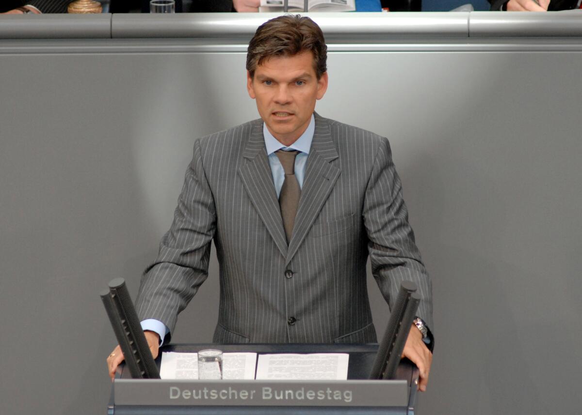 Ingo Wellenreuther, CDU/CSU, Bundestagsabgeordneter, Abgeordneter, Mitglied des Deutschen Bundestages, MdB, Rede, Deutscher Bundestag, 219. Sitzung, TOP 3, Thema: Kinderpornographie-Bekämpfungs-Gesetz.; Rednerpult. Wellenreuther, Ingo Ingo Wellenreuther, CDU/CSU, Bundestagsabgeordneter, Abgeordneter, Mitglied des Deutschen Bundestages, MdB, Rede, Deutscher Bundestag, 219. Sitzung, TOP 3, Thema: Kinderpornographie-Bekämpfungs-Gesetz.; Rednerpult.