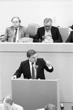 Poß, Joachim Liegenschaften in Bonn, Plenargebäude