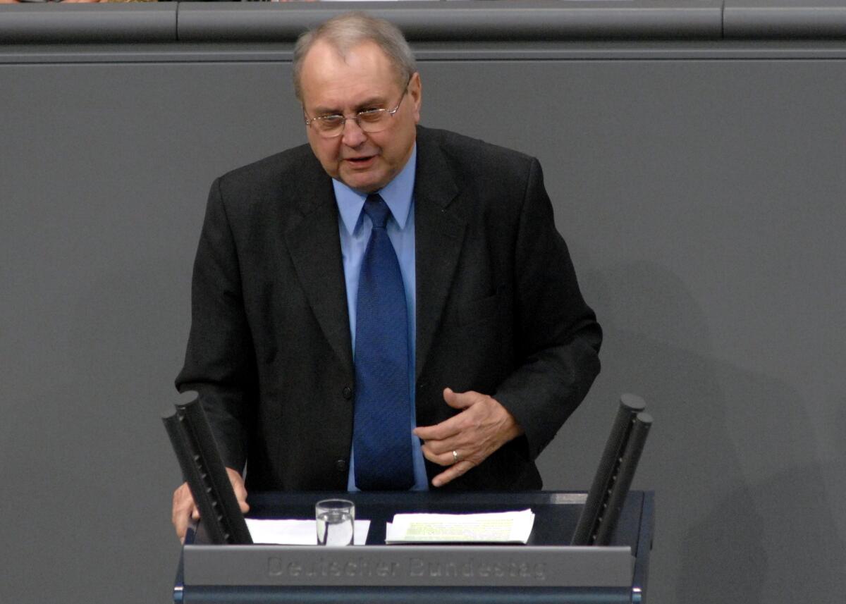 Eduard Lintner, CDU/CSU, Bundestagsabgeordneter, Abgeordneter, Mitglied des Deutschen Bundestages, MdB, Rede, Deutscher Bundestag, 196. Sitzung, TOP 4 i. V. m. TOP 32, Thema: Europäischer Rat, Sozialprotokoll zu dem Vertrag von Lissabon.; Rednerpult. Lintner, Eduard Eduard Lintner, CDU/CSU, Bundestagsabgeordneter, Abgeordneter, Mitglied des Deutschen Bundestages, MdB, Rede, Deutscher Bundestag, 196. Sitzung, TOP 4 i. V. m. TOP 32, Thema: Europäischer Rat, Sozialprotokoll zu dem Vertrag von Lissabon.; Rednerpult.