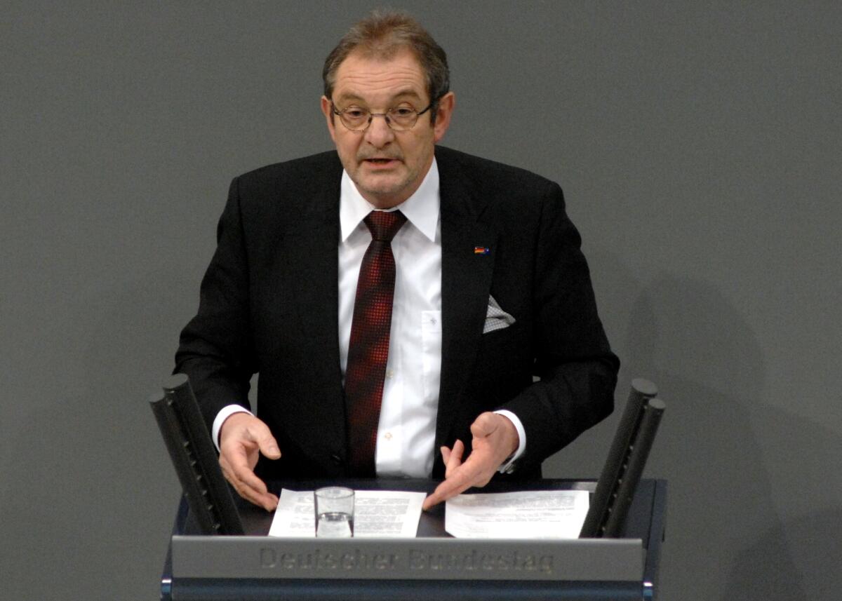 Thul, Hans Peter Hans Peter Thul, CDU/CSU, Bundestagsabgeordneter, Abgeordneter, Mitglied des Deutschen Bundestages, MdB, Rede, Deutscher Bundestag, 196. Sitzung, TOP 4 i. V. m. TOP 32, Thema: Europäischer Rat, Sozialprotokoll zu dem Vertrag von Lissabon.; Rednerpult.